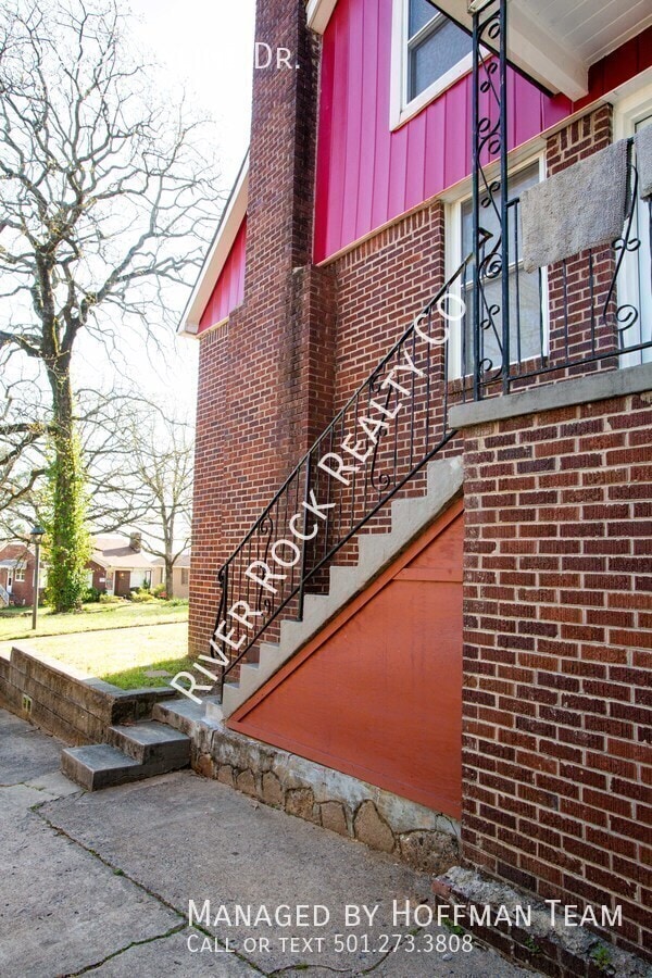 Building Photo - 1429 Skyline Dr