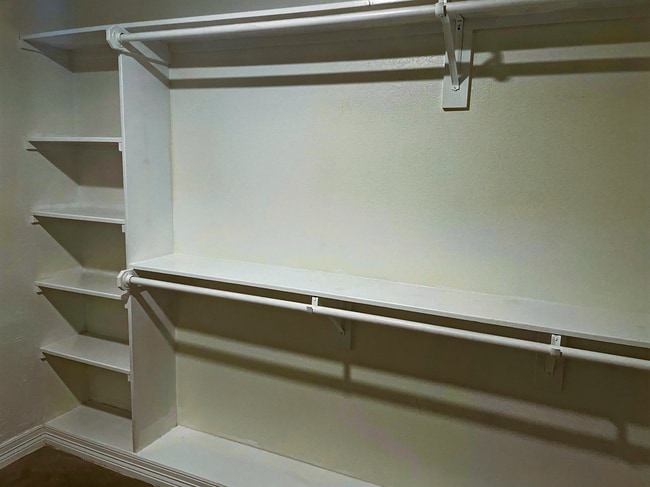 Building Photo - 713 Overlook Dr