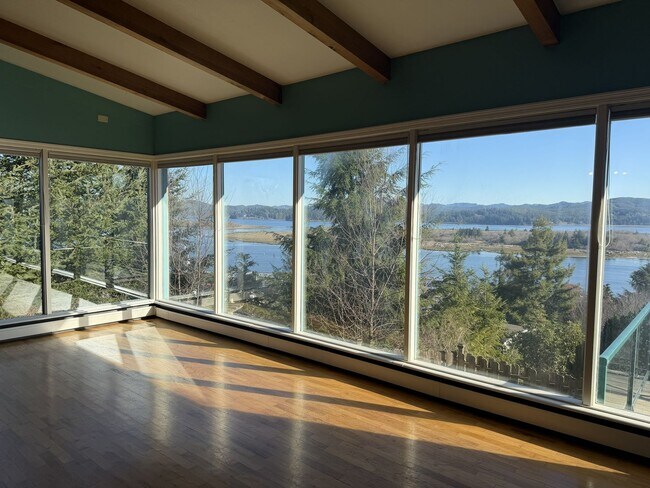 Building Photo - 1150 N 5th St