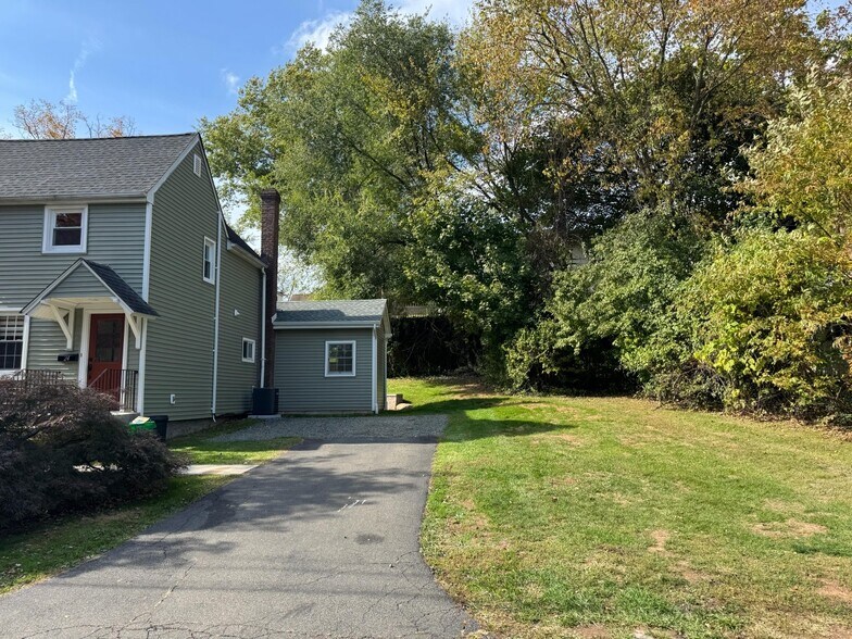 Building Photo - 24 S Rockland Ave