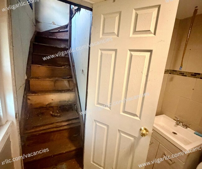 Building Photo - Single-family home for sale