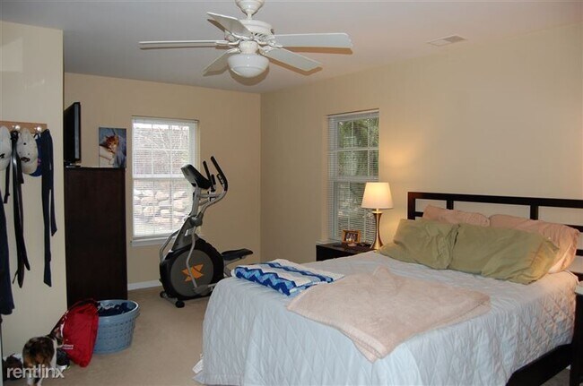 Building Photo - 2241 S Main St