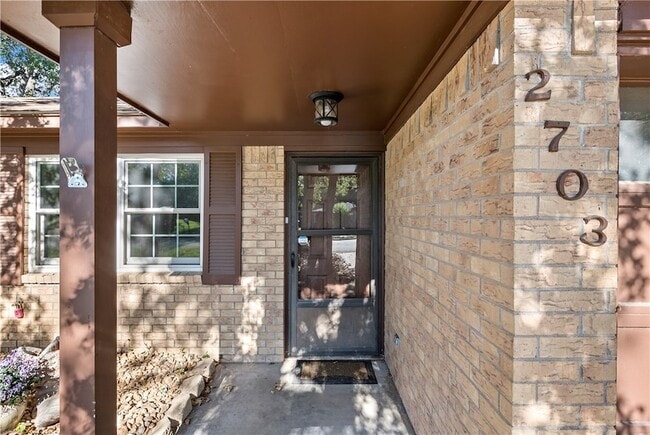 Building Photo - 2703 Allen Forest Dr