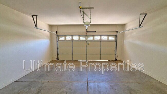 Building Photo - 17610 W Ironwood St