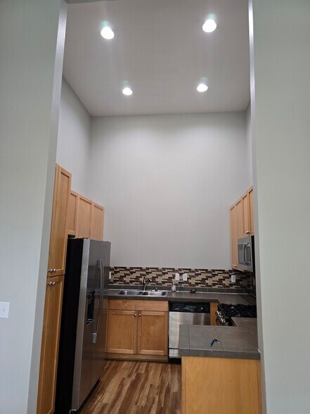 Kitchen - 454 Shelton Pl NE