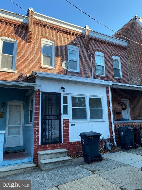 Building Photo - 1705 W 8th St