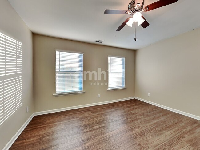 Building Photo - 298 Scarlett Ln