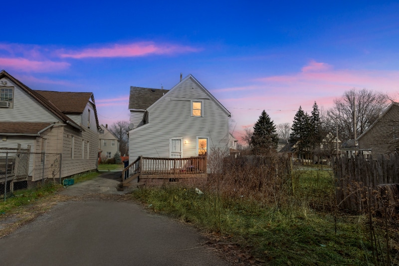 Building Photo - 9418 Easton Ave