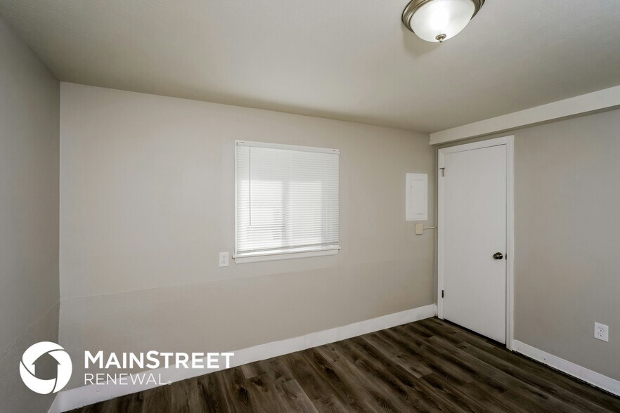 Building Photo - 3702 Iron Horse Way