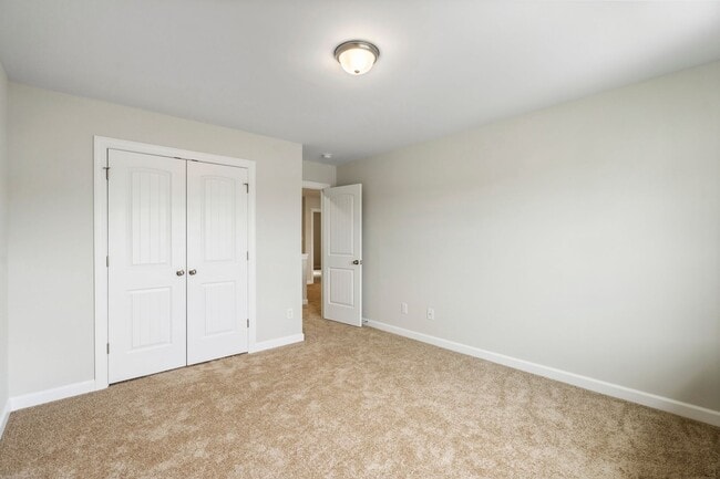 Building Photo - READY NOW! Spacious 5 bedroom w Bonus & 3.5 Bath Two Story Home on Cul-de-sac