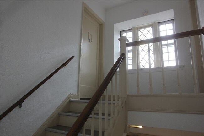 Building Photo - 6601 Alamo Ave