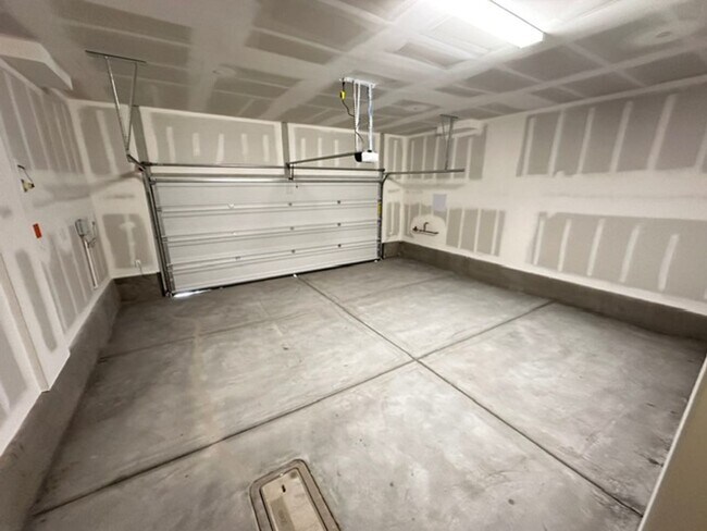 Building Photo - Brand New Inspirada Home