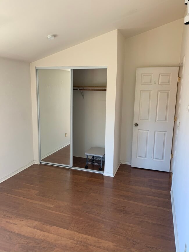 Building Photo - 4230 NE 8th Ave