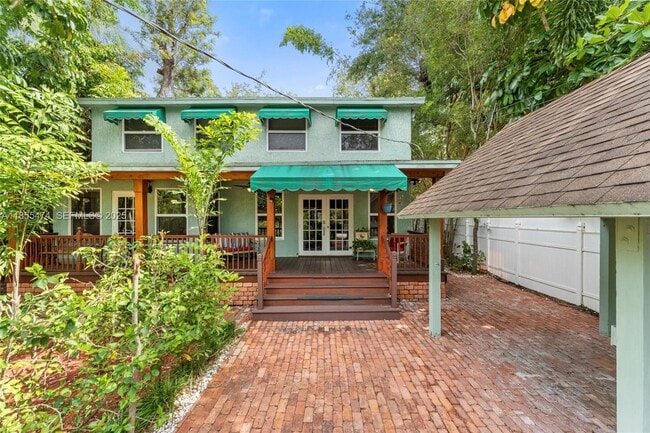 Building Photo - 918 Tequesta St