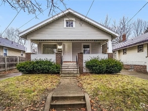 Building Photo - 1733 Adelaide Blvd