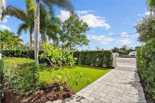 Building Photo - 521 SW Ocean Blvd