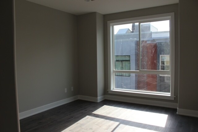 Building Photo - 1227 N Myrtlewood St