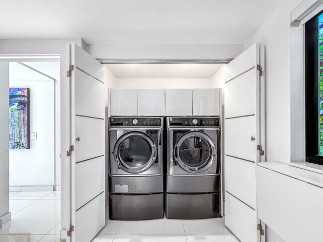 Building Photo - 2628 SE 10th St