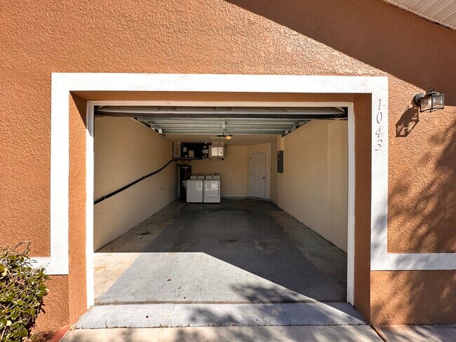 Building Photo - 1043 SE 11th Terrace