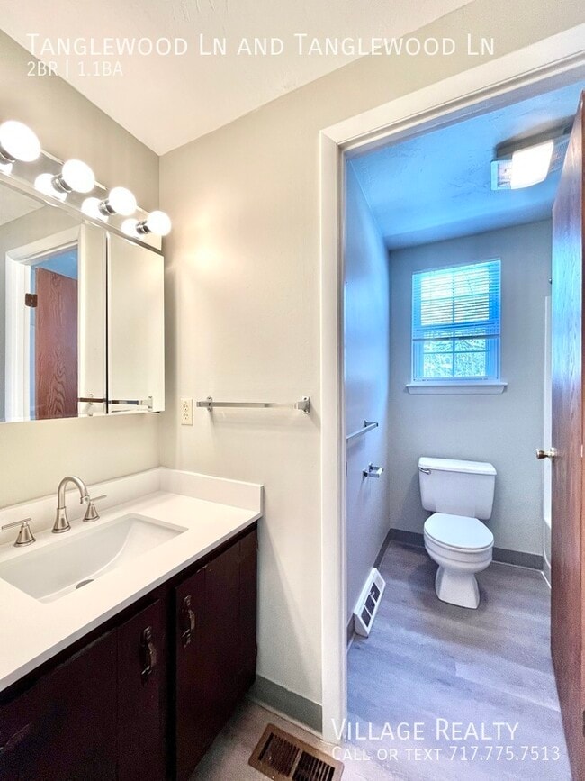 Building Photo - 442 Tanglewood Ln