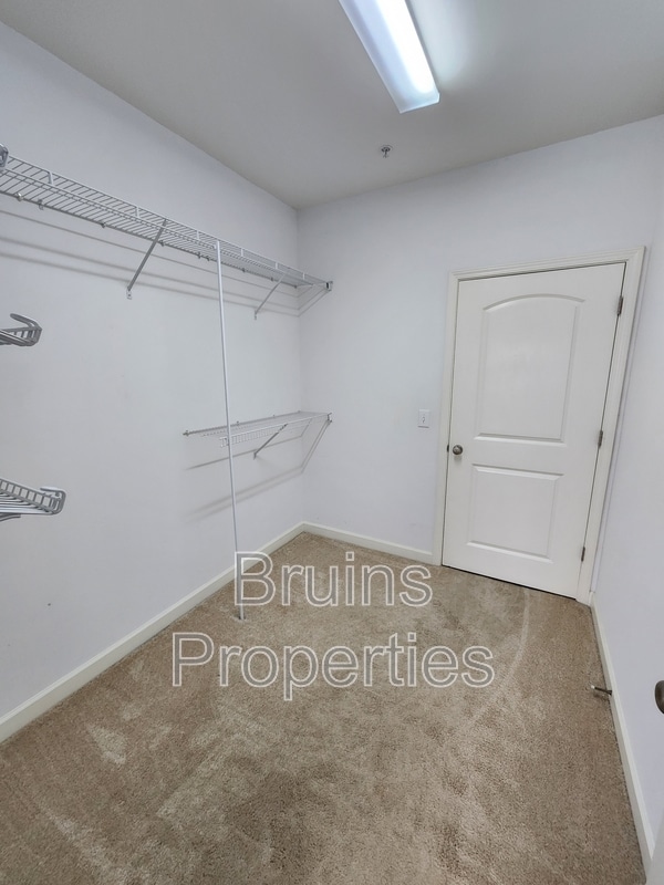 Building Photo - 7104 W Friendly Ave