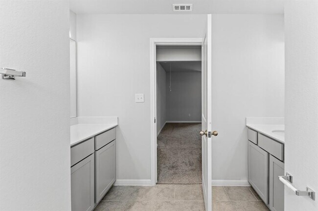 Building Photo - 100 Elm Br Trl