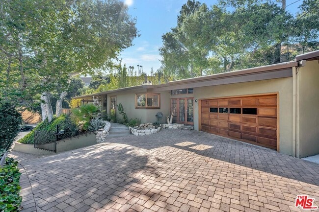 Building Photo - 15511 Woodcrest Dr