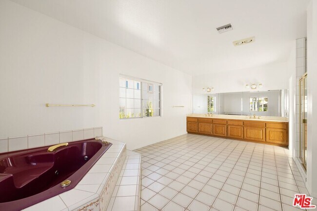 Building Photo - 1916 Rams Horn Ct