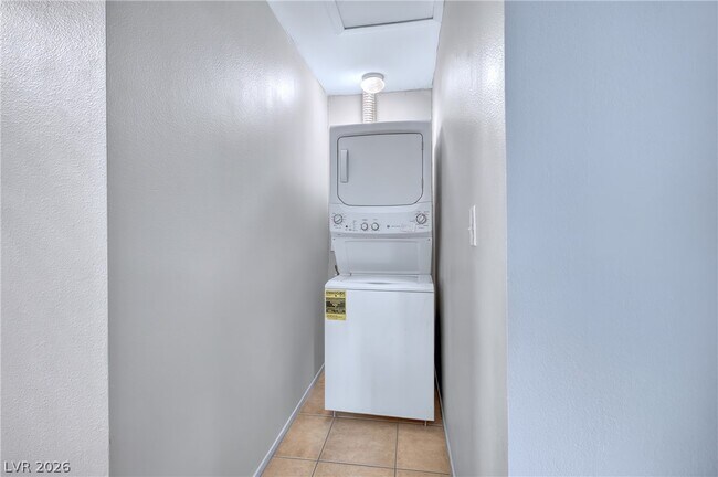Building Photo - 3730 Greenwood Dr
