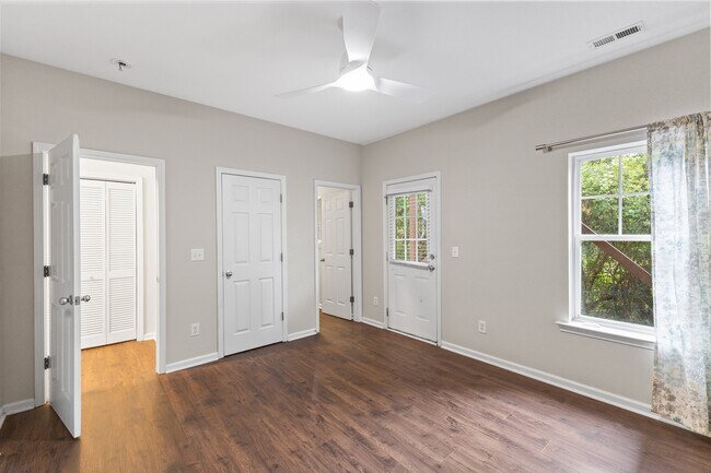 Building Photo - 611 Carlton Commons Ln