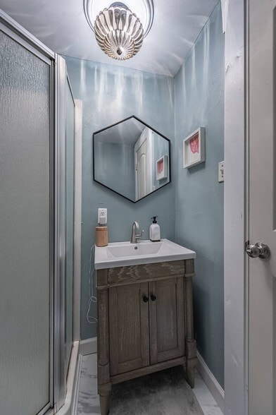 Building Photo - 5651 Ridge Ave