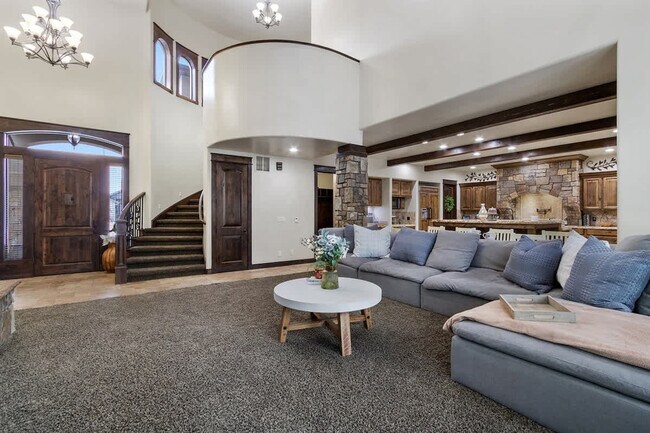 Building Photo - 5605 N Morpheus Pl
