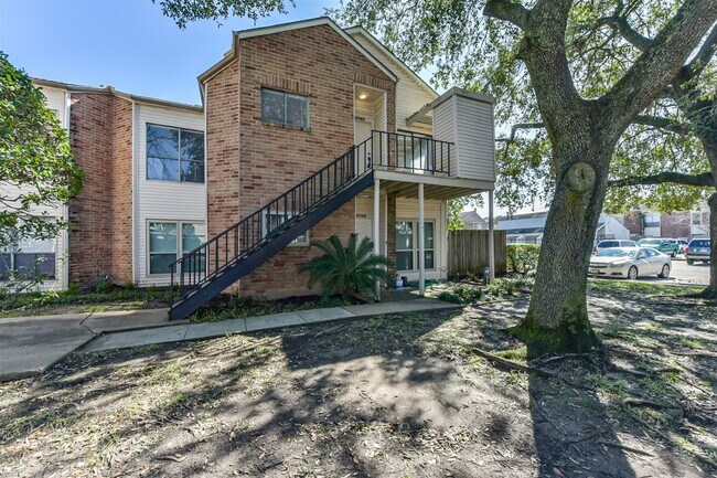 Building Photo - 10122 Waterstone Dr