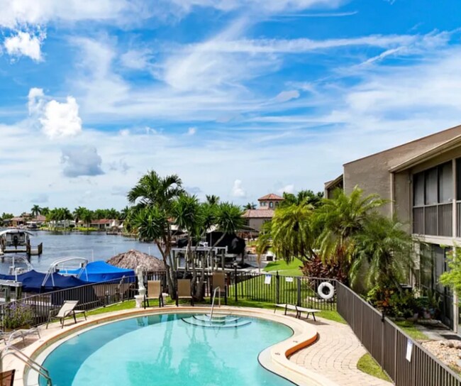 Building Photo - 4803 SW Santa Barbara Ct