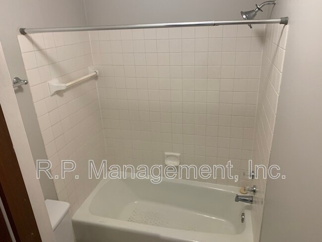 Building Photo - 8839 Maplebrook Ct