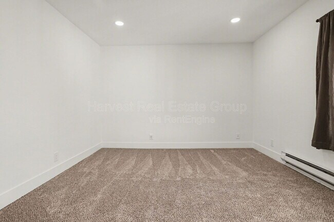 Building Photo - 198 Lakeshore Ct