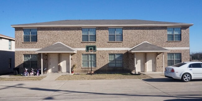 Primary Photo - 711 S Amy Ln