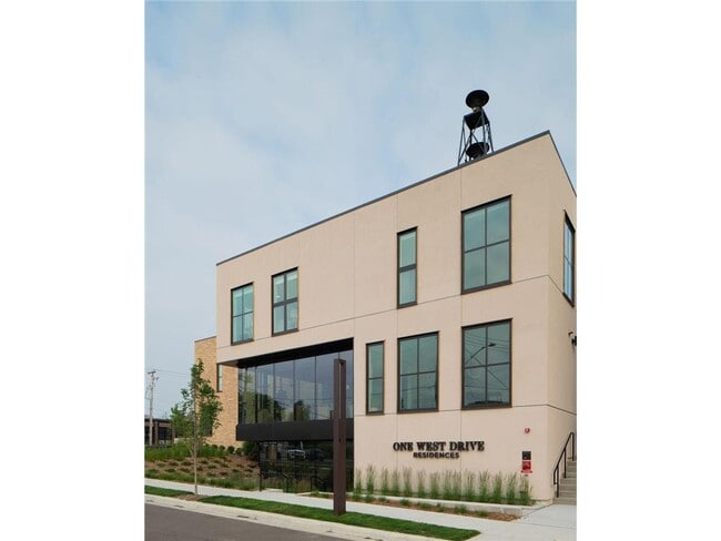 Building Photo - 262 West Dr