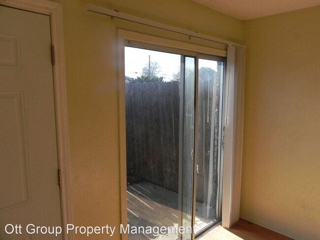 Building Photo - 2318 Andover Dr