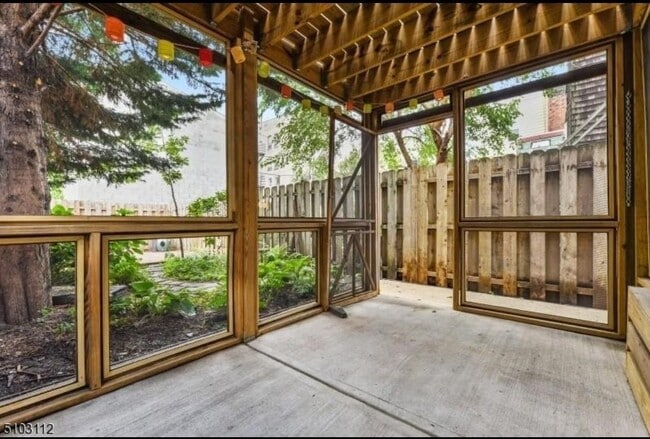 Building Photo - 114A Cottage St