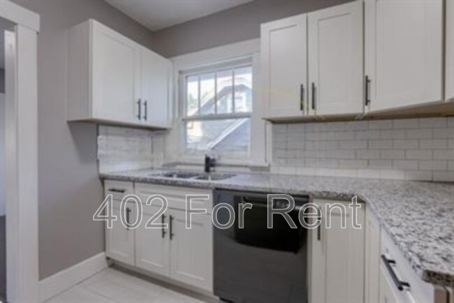 Building Photo - 4332 Fowler Ave