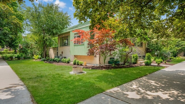 Building Photo - 2337 W Chase Ave