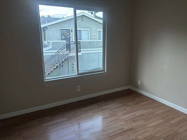 Building Photo - 1395 McQuesten Dr