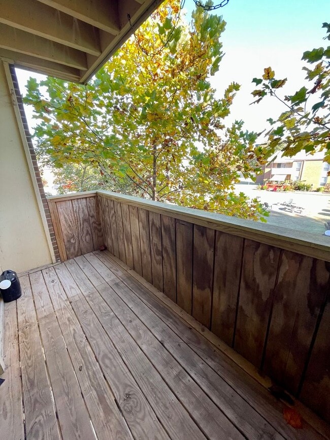 Building Photo - 515 Basswood Ave