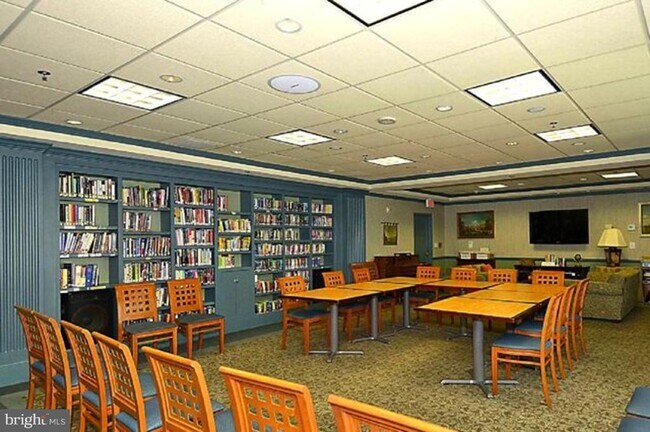 Building Photo - 3005 S Leisure World Blvd