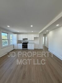 Building Photo - 21 Van Court Land Pl