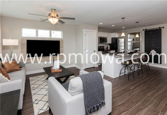 Building Photo - UPDATED!! 2 Bedroom, 2.5 Bath Townhome in Ankeny