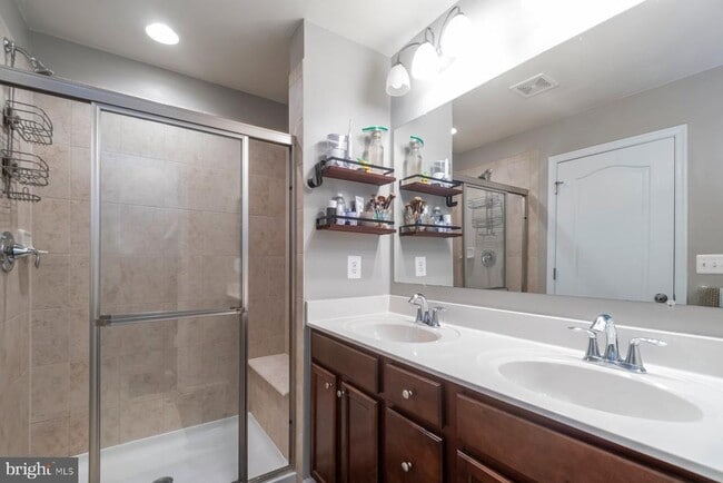 Building Photo - 7469 Tanyard Knoll Ln