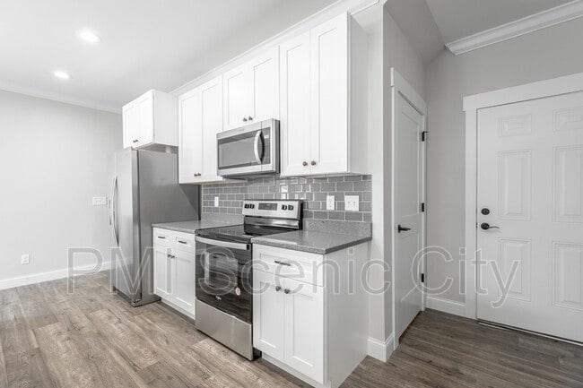 Building Photo - 1908 Cypress Ln