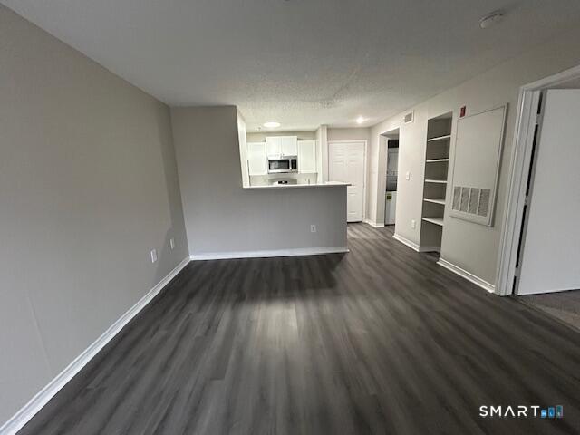 Building Photo - 100 Glenbrook Rd